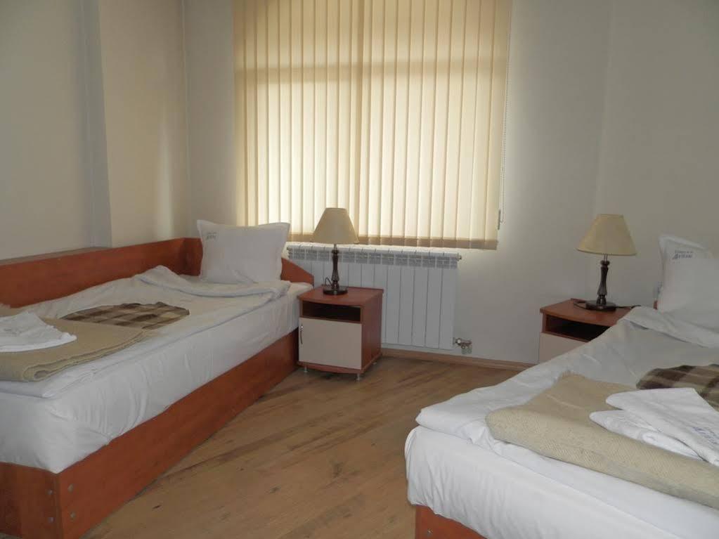 Family Hotel Daisy Borino Экстерьер фото