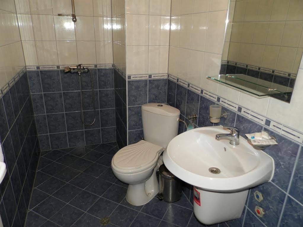 Family Hotel Daisy Borino Экстерьер фото
