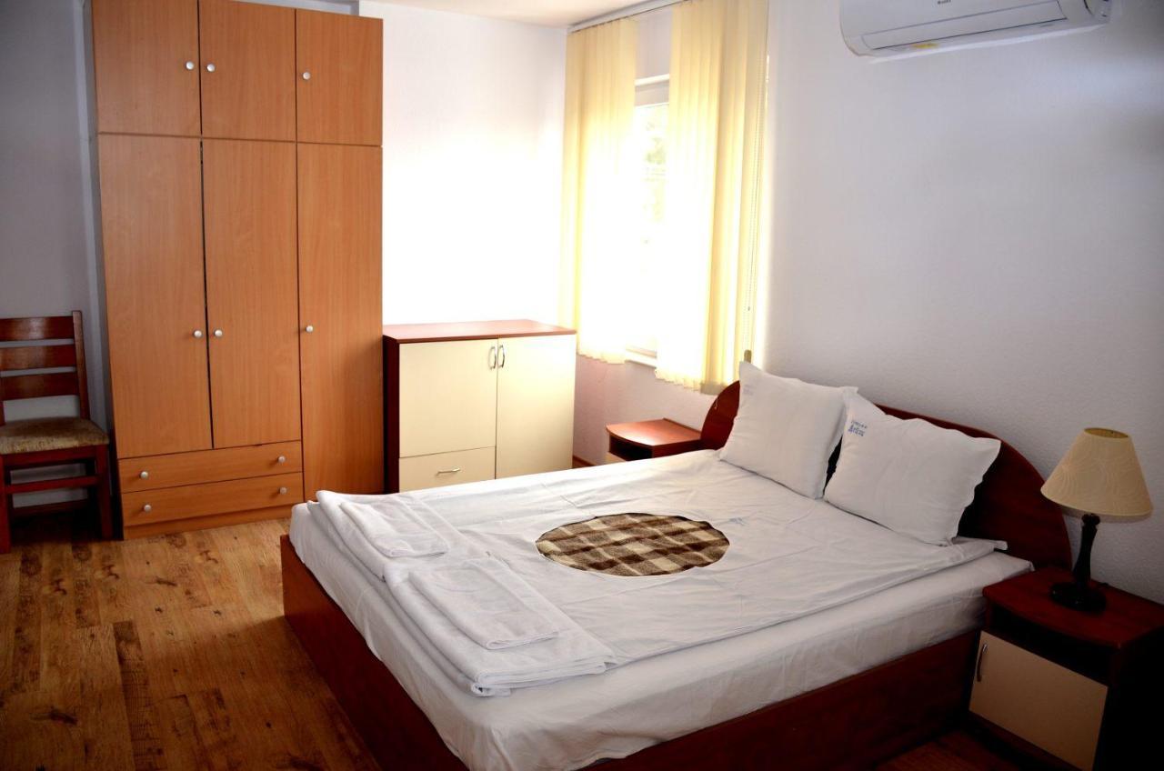 Family Hotel Daisy Borino Экстерьер фото