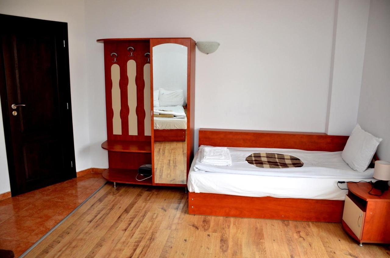 Family Hotel Daisy Borino Экстерьер фото