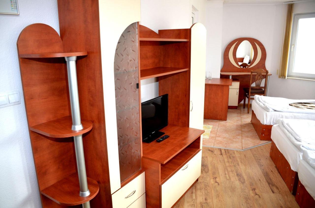 Family Hotel Daisy Borino Экстерьер фото