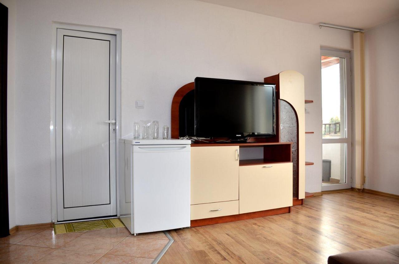 Family Hotel Daisy Borino Экстерьер фото