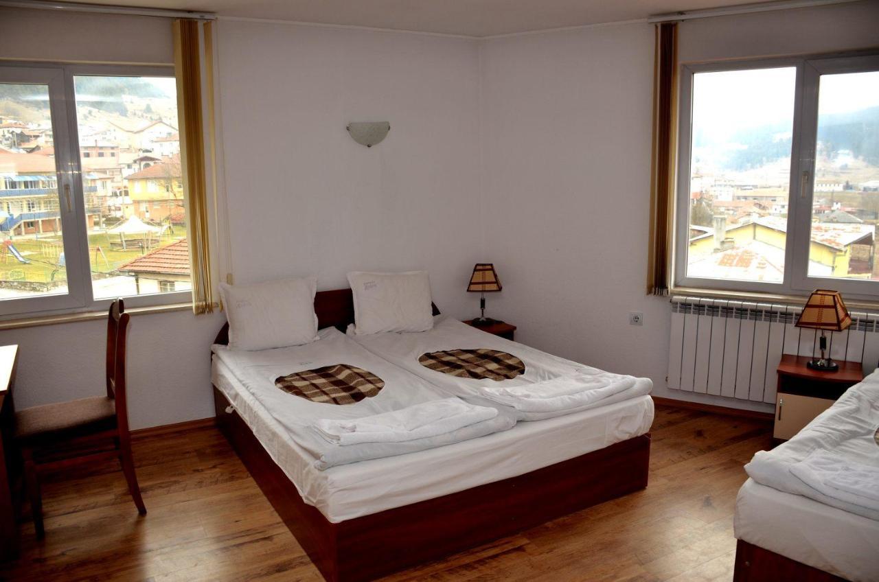 Family Hotel Daisy Borino Экстерьер фото