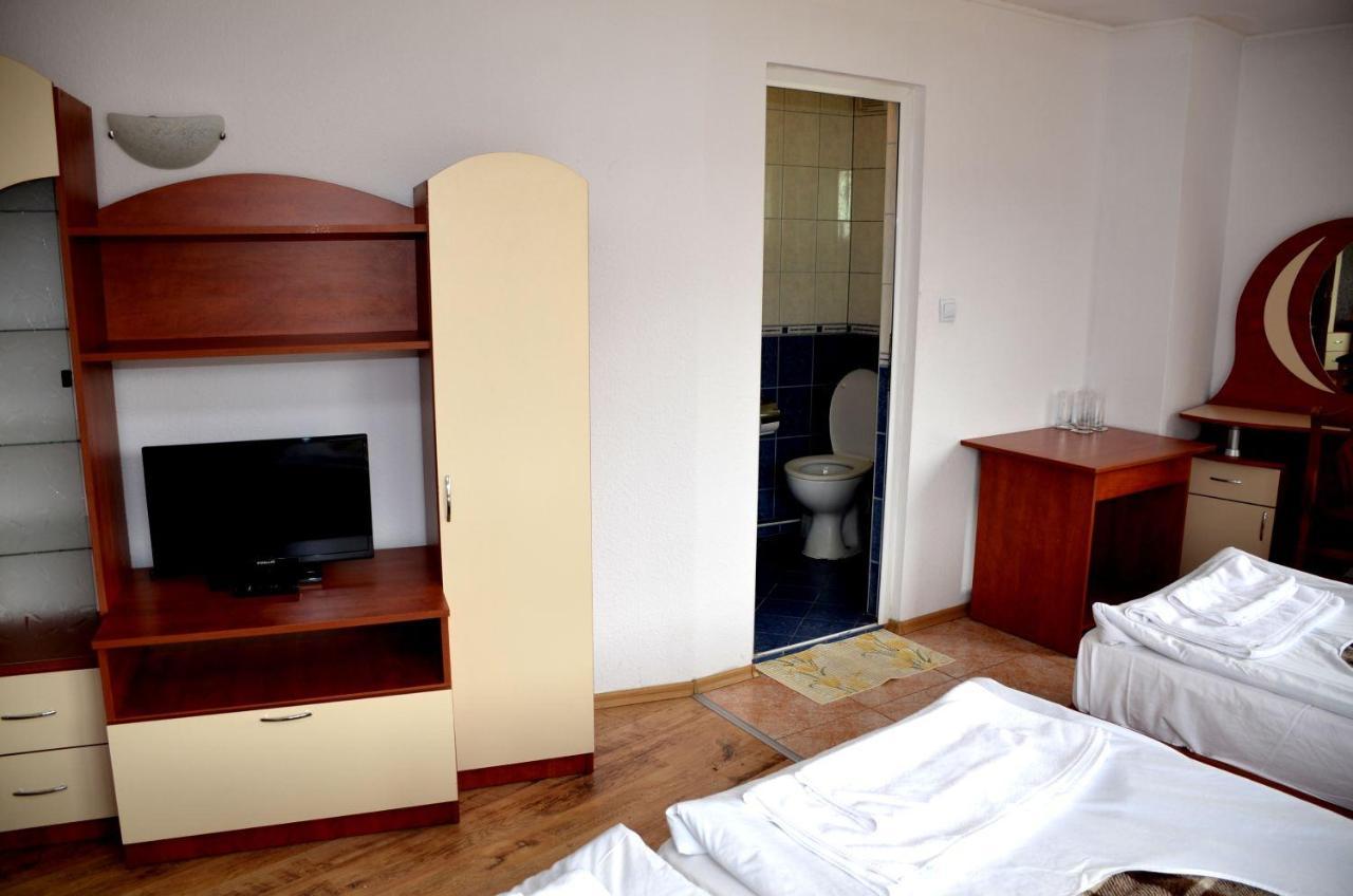 Family Hotel Daisy Borino Экстерьер фото