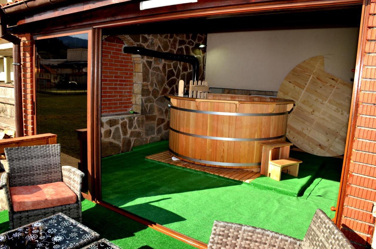 Family Hotel Daisy Borino Экстерьер фото
