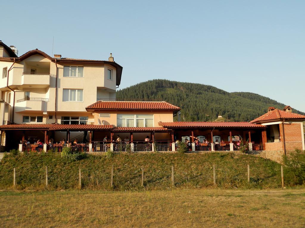Family Hotel Daisy Borino Экстерьер фото